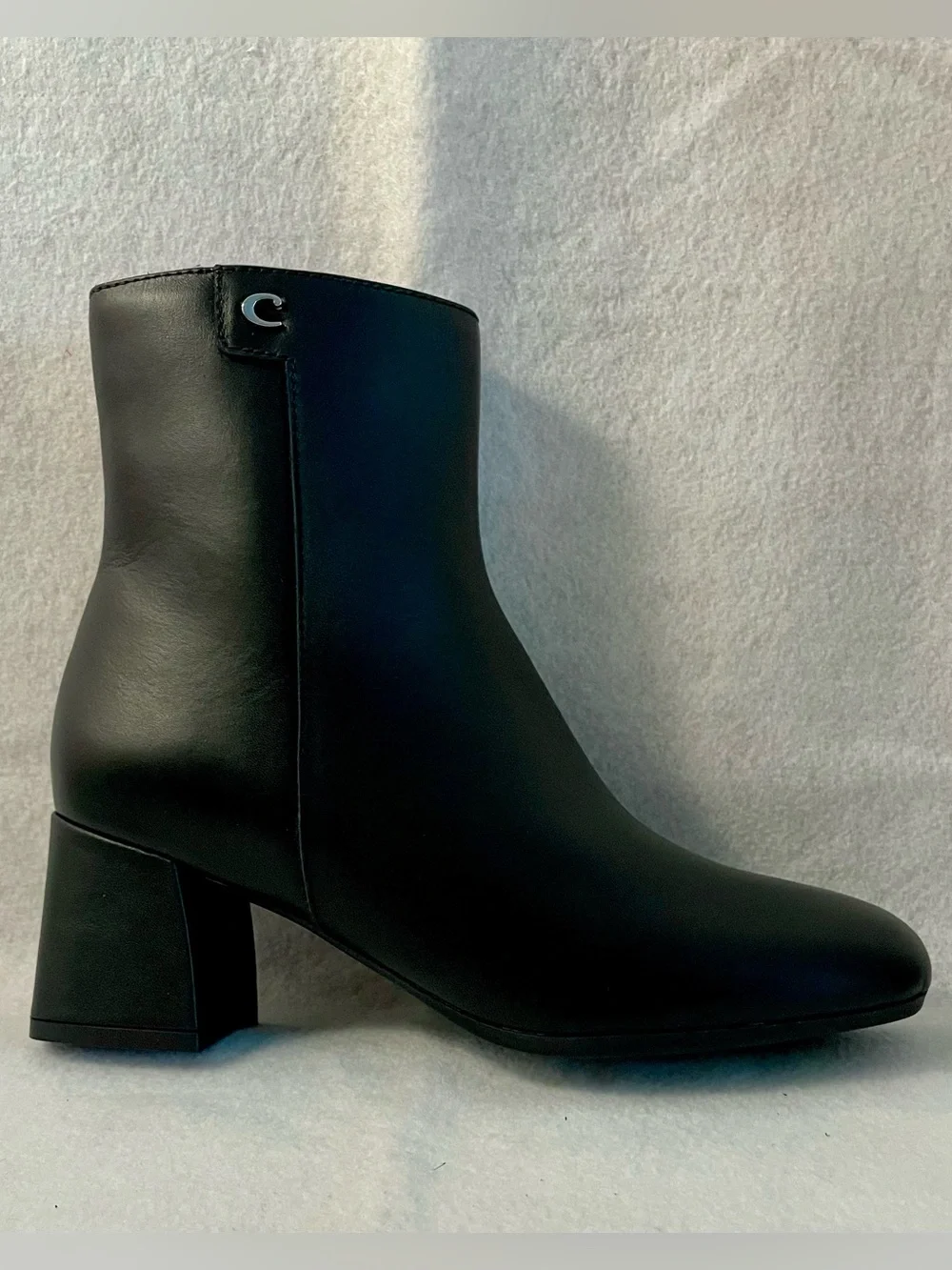 La CANADIENNE Black Leather Square-Toe Ankle Boots - Jensen - Size 6